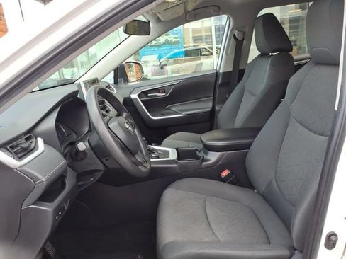 Used 2024 Toyota RAV4 XLE AWD/4WD image 5