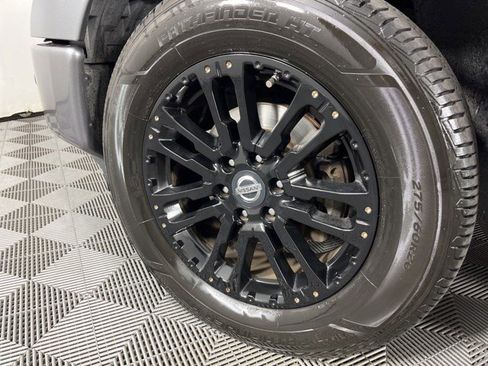 Used 2018 Nissan Titan SL w/ Midnight Edition RWD image 10