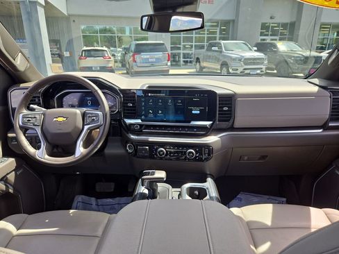 Used 2025 Chevrolet Silverado 1500 LTZ w/ Z71 Off-Road Package AWD/4WD image 18