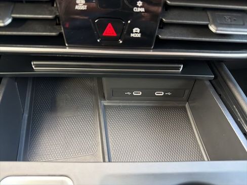 Certified 2024 Volkswagen Atlas Cross Sport SE image 12