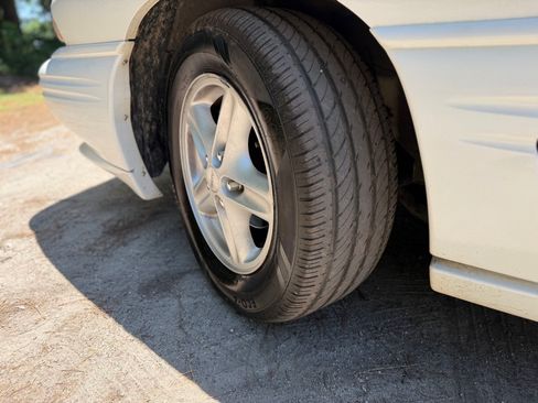 Used 1997 Pontiac Bonneville SSE w/ Opt Pkg FWD image 2