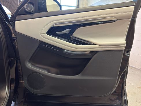 Used 2020 Land Rover Range Rover Evoque SE AWD/4WD image 23