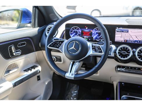 Used 2024 Mercedes-Benz EQB 300 4MATIC image 13