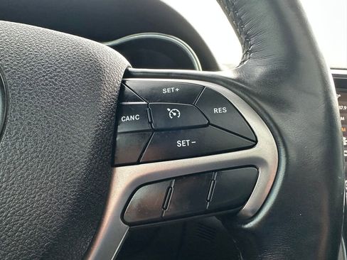 Used 2018 Jeep Grand Cherokee Limited w/ Luxury Group II image 16