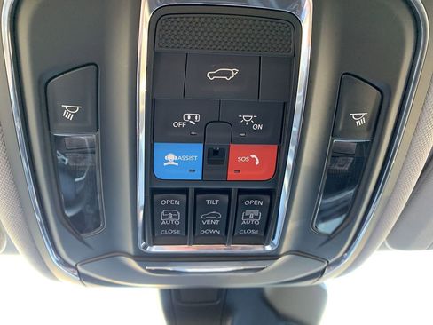 Used 2023 Jeep Grand Cherokee 4WD 4xe image 28