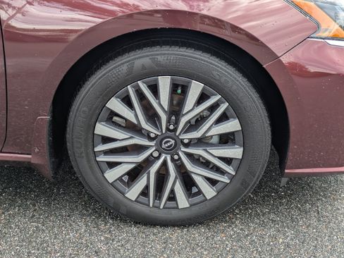 Certified 2024 Nissan Altima 2.5 SV FWD image 11