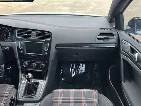 Used 2017 Volkswagen GTI SE FWD image 28