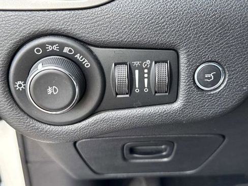 Used 2019 Jeep Cherokee Limited w/ Trailer Tow Group AWD/4WD image 30
