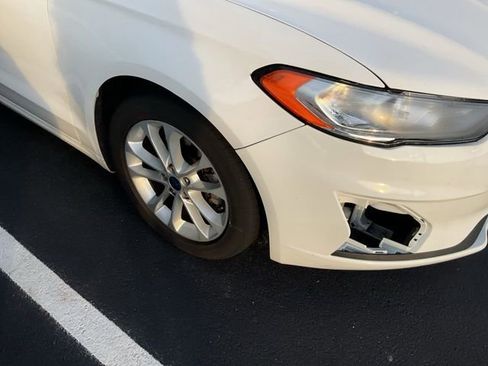 Used 2019 Ford Fusion SE FWD image 2
