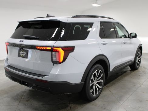 New 2026 Ford Explorer ST-Line image 8