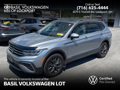 Used 2023 Volkswagen Tiguan SE AWD/4WD image 1