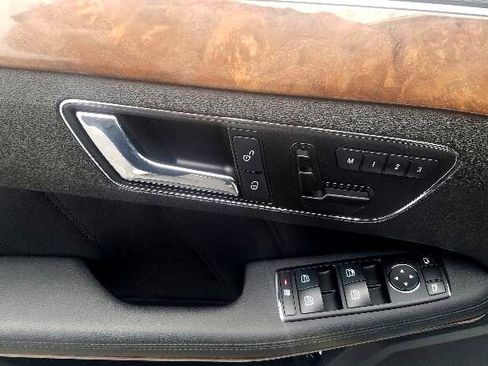 Used 2010 Mercedes-Benz E 350 4MATIC Sedan image 12