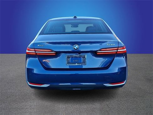 Used 2025 BMW 530i xDrive w/ Premium Package image 5