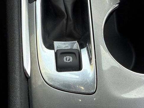 Used 2025 Chevrolet Malibu LT FWD image 22