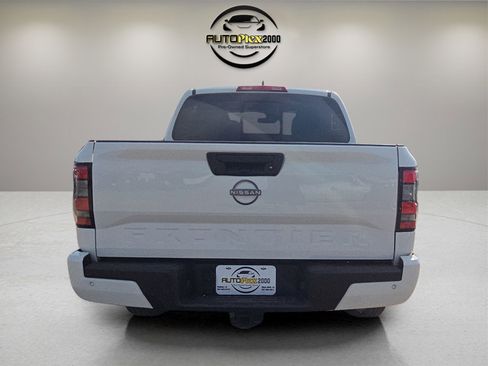 Used 2022 Nissan Frontier SV image 6
