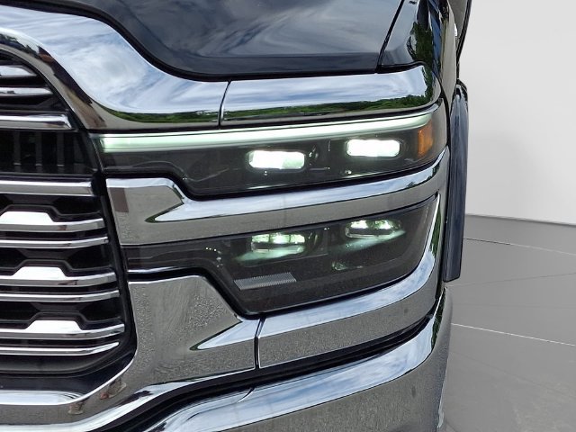 Used 2025 RAM 3500 Limited AWD/4WD image 11