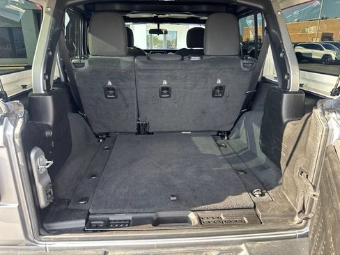 Used 2019 Jeep Wrangler Unlimited Sahara AWD/4WD image 10