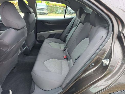Used 2018 Toyota Camry LE FWD image 9