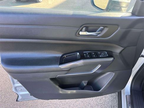 Certified 2023 Nissan Pathfinder SL w/ Lighting Package (N92) image 17