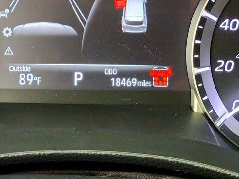 Used 2024 Toyota Highlander XLE AWD/4WD image 16