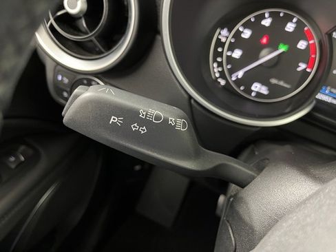 Used 2023 Alfa Romeo Stelvio Ti image 23