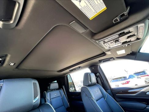 Used 2024 Cadillac Escalade Premium Luxury image 13