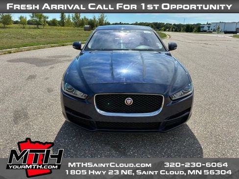 Used 2018 Jaguar XE Premium AWD/4WD image 3