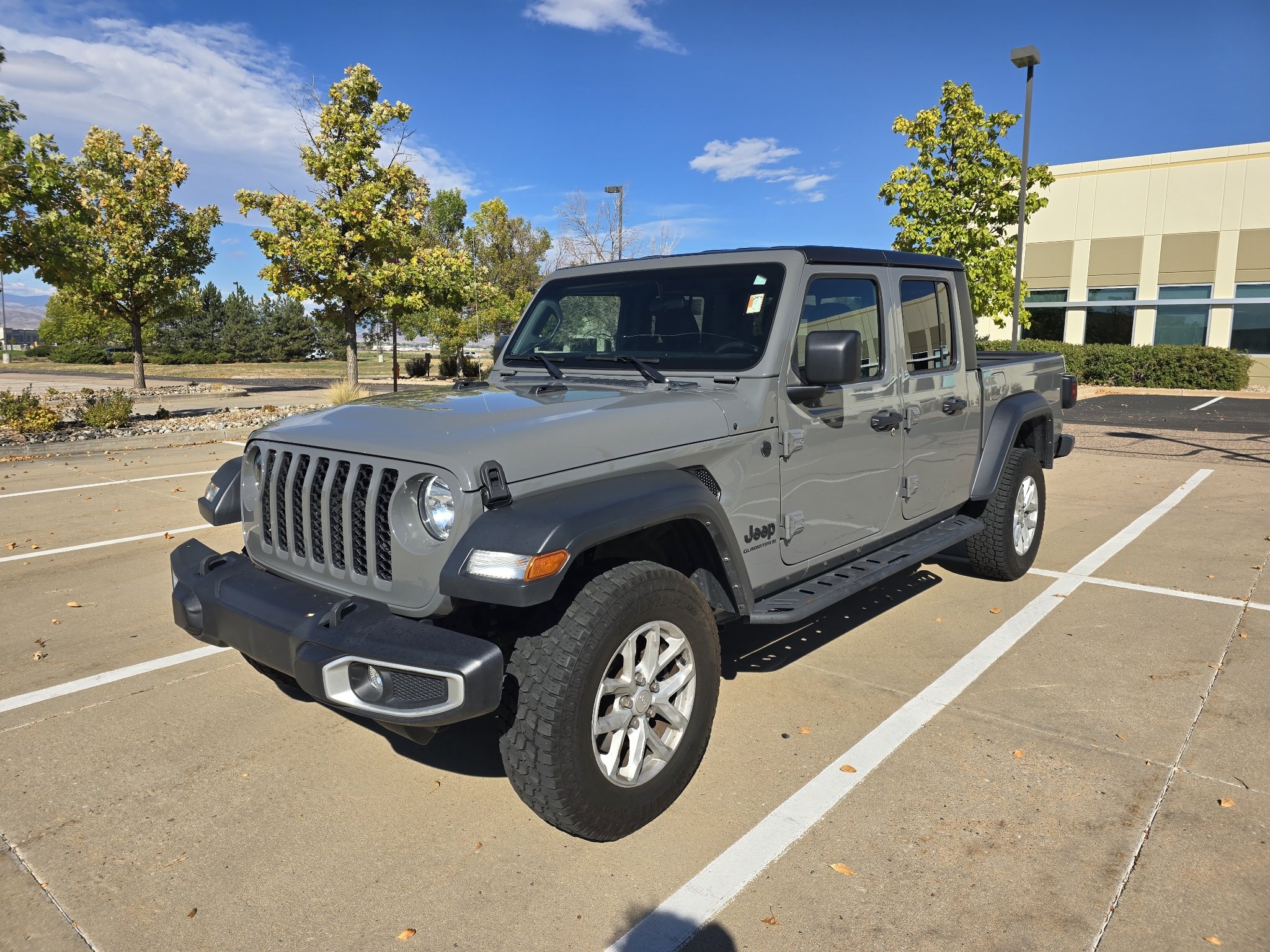 Used 2023 Jeep Gladiator Sport AWD/4WD image 1