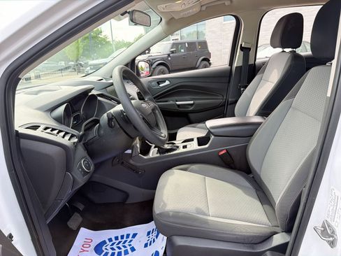 Used 2017 Ford Escape SE w/ Equipment Group 201A FWD image 11