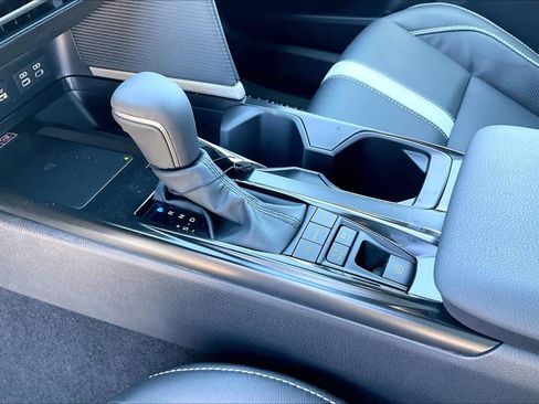 New 2026 Toyota Camry Hybrid FWD image 7