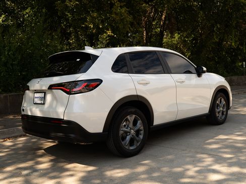 Certified 2026 Honda HR-V LX image 9