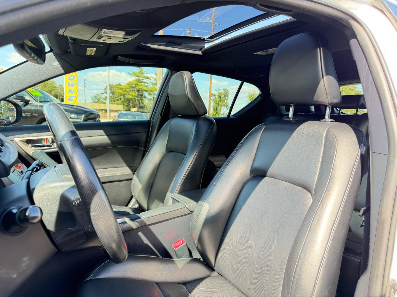 Used 2015 Lexus CT 200h w/ Navigation Package FWD image 13