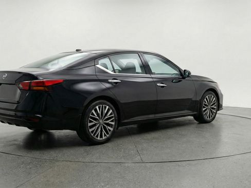 Used 2025 Nissan Altima 2.5 SV image 9