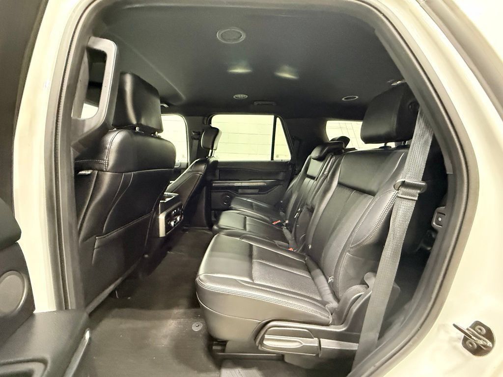 Used 2019 Ford Expedition XLT w/ Equipment Group 202A AWD/4WD image 37