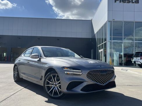 Used 2025 Genesis G70 2.5T image 1