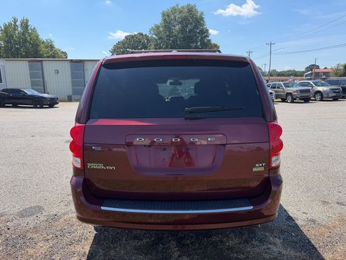 Used 2019 Dodge Grand Caravan SXT FWD image 6