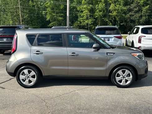Used 2019 Kia Soul FWD image 2