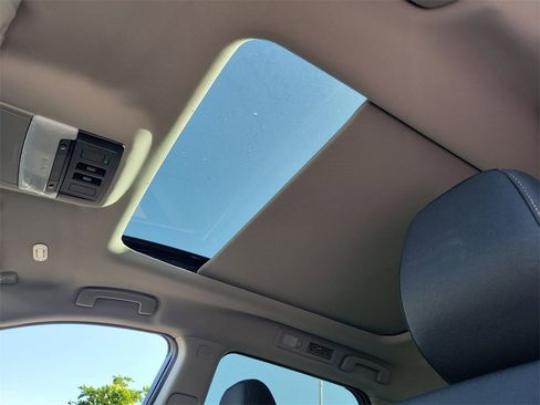 New 2025 Nissan Pathfinder SV w/ SV Premium Package image 17