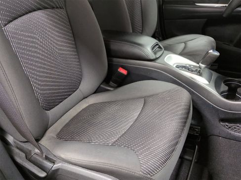 Used 2018 Dodge Journey SE image 22