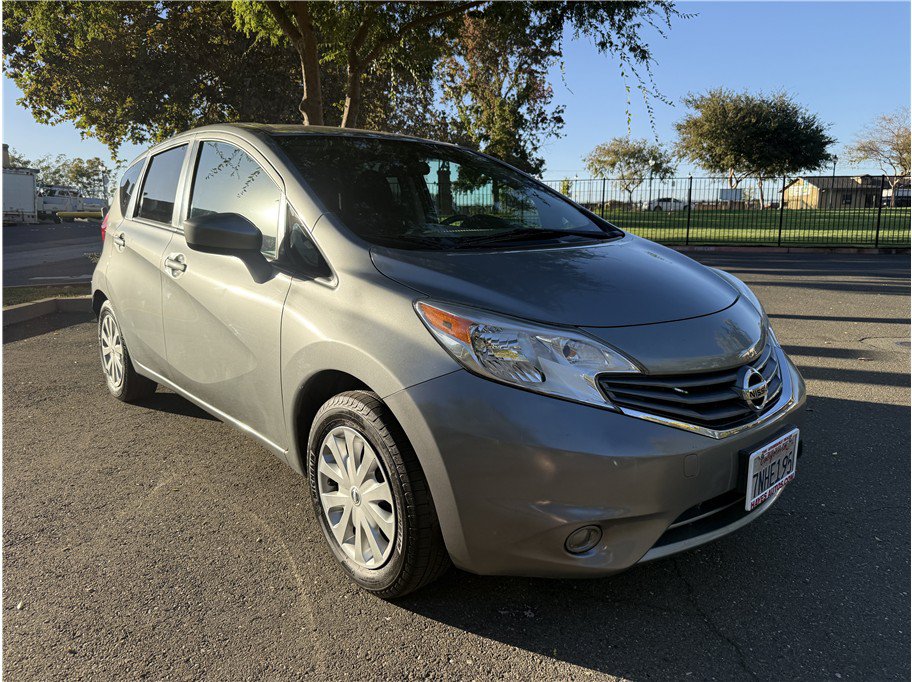 Used 2015 Nissan Versa Note SV FWD image 1