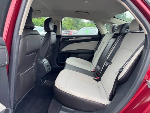 Used 2019 Ford Fusion SE w/ Equipment Group 151A FWD image 16
