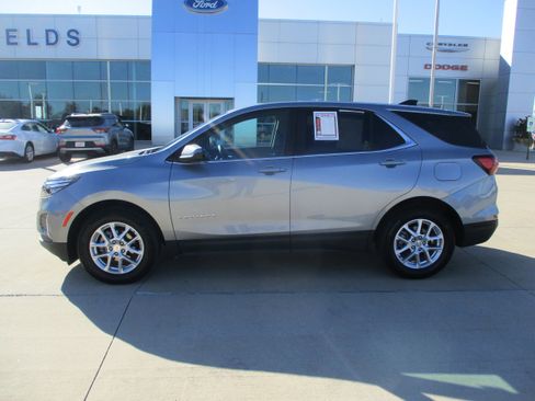 Used 2023 Chevrolet Equinox LT image 3