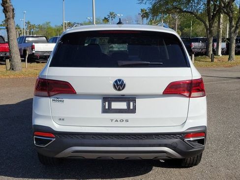 Used 2024 Volkswagen Taos SE image 8