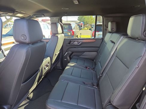 New 2026 GMC Yukon XL Denali image 8
