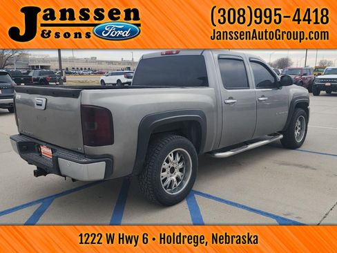 Used 2007 Chevrolet Silverado 1500 LT w/ 2LT Audio Package image 6
