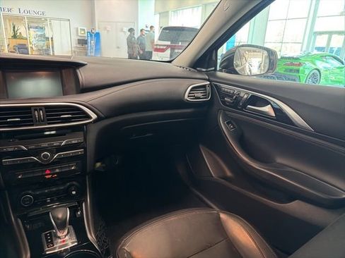 Used 2017 INFINITI QX30 Premium FWD image 17