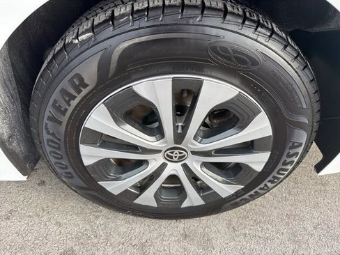 Used 2020 Toyota Corolla LE image 40