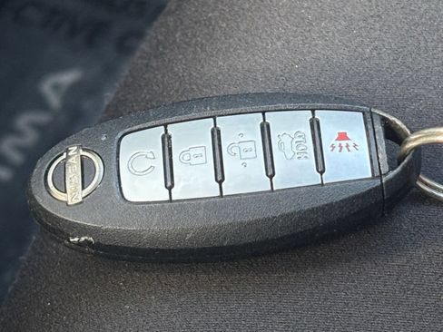 Used 2025 Nissan Altima 2.5 SV FWD image 21