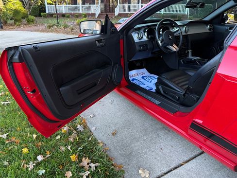 Used 2006 Ford Mustang GT image 36