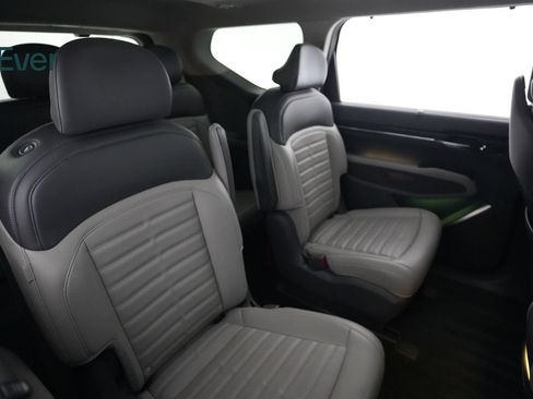 Used 2024 Kia EV9 Land AWD/4WD image 5
